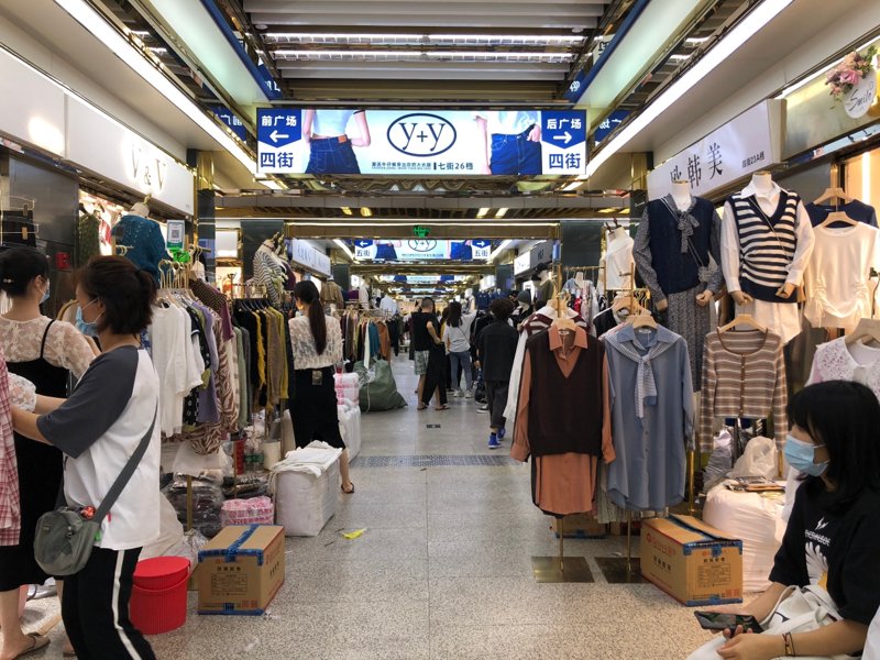 海口服装批发市场的繁荣景象